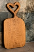 Dębowa deska do serwowania z rączką w kształcie serca