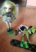 Lalki MGA Rainbow High Winter Break Fashion - Jade Hunter Green