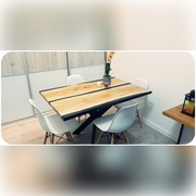 Stół industrialny typu loft z żywicą