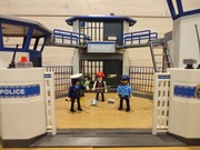 Używany zestaw Playmobil komisariat policji z więzieniem + dodatki