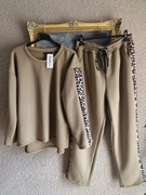 Komplet damski dresowy  typ masełko bluza spodnie  beżowy/fango panterka