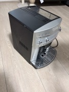 Ekspres Ciśnieniowy do kawy spieniacz DeLonghi Magnifica ESAM3200.S