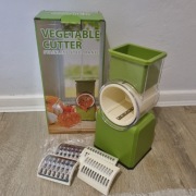 Obrotowa tarka, mandolina do warzyw i sera z nakładkami