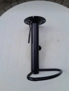 Podnóżek do hokera Kolor czarny . Rozstaw śrub 10x10cm 