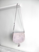 Włoska skórzana listonoszka zamszowa Lila