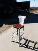 Hocker - krzesło barowe  wysokie z oparciem