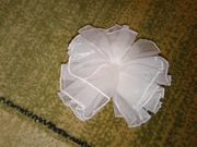 Frotka Gumka spinka zapinka do włosów z materiału ozdobna biała PRL