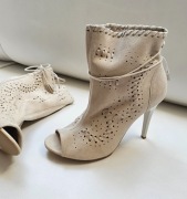 Badura BOTKI skóra kremowe roz 41