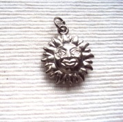 Unisex Wsiorek lub  Zawieszka do bransoletki Słóńce z twarzą