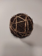 Ozdoba świąteczna, kulka w złotym brokacie 