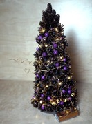 Choinka z szyszek ze światełkami, dekoracja stołu