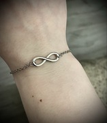 Bransoletka damska symbol nieskończoności.