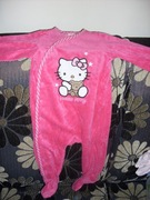 Prześliczny, różowy, polarkowy pajacyk z Hello Kitty, na napy,r.74(6-9m-cy)