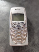 Kultowa Nokia 8310 telefon GSM kompletny z baterią która nie chce ruszyć 