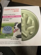 Nowa miska spowalniająca jedzenie dla psa