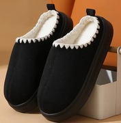 Nowe ciepłe czarno buty 