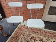 dwa stare krzesła kuchenne PRL