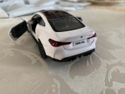 Model BMW M4 CLS (Biały) - 1:32 Otwierane Drzwi Napęd Pull-Back!