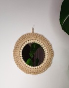 Lustro makrama z koralami