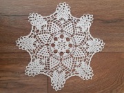 SERWETKA WYKONANA  NA SZYDEŁKU śr. 22 cm  (1)