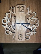 drewniany zegar ścienny 