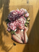 Drewniane puzzle kobieta w piwoniach