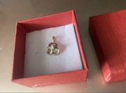 Złota zawieszka próba 585 z diamentem naturalnym 0,05 CT waga 1.160 G