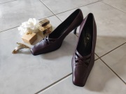 przepiękne klasyczne damskie skórkowe czółenka  na obcasie ażurowe szpilki 