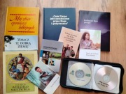 Zestaw publikacji biblijnych: Książki, broszury, płyty CD.
