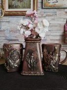 Ozdobne kufle, wazony, osłonki na kwiaty vintage.