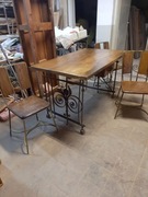 Stół dębowy na metalowych rzeźbionych nogach 