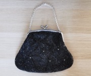 Mała torebka do ręki na łańcuszku cekiny koraliki glamour 