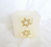 kremowy świecznik tealigt, świąteczny świecznik, kwadratowy świecznik