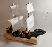 LEGO statek drewniany pływa na wodzie żaglowiec imperialny + 2 minifigurki