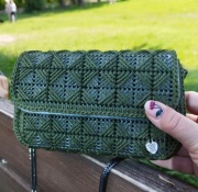 Haftowana torebka na łańcuszku, ręcznie robiona