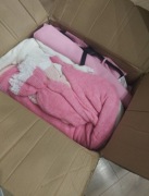 Box z ubraniami do dalszej odsprzedaży 