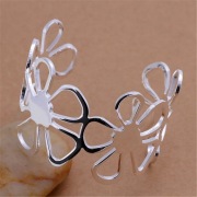 Srebrna sztywna bransoleta motyw kwiatków