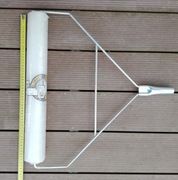 Uchwyt metalowy z wałkiem z kolcami szerokości 49 