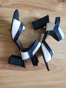 Eleganckie sandałki na słupku