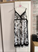 Elegancka, satynowa sukienka midi w rozmiarze L (40)