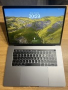 MacBook Pro 15 i7 6x2,6GHz 16GB RAM 512GB AMD Radeon 560X