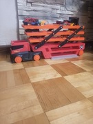Hot Wheels Mega Transporter Laweta na 50 aut. + 10 resorak