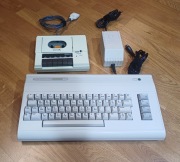 Commodore 64G + Magnetofon + Zasilacz