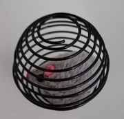 Grzechocząca Myszka w drgającej piłce dla kota