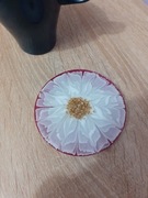 Podkładka  pod kubek kwiatek że złotymi dodatkami. i. 