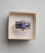 Srebrny pierścionek z tanzanitami i cyrkonami