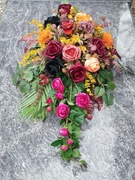 Stroik na grób cmentarz pomnik kompozycja wiązanka sztuczne chryzantemy 