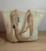 Duża pleciona torba szopingowa wakacyjna w stylu boohoo 