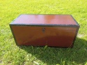 Drewniana skrzynia z okuciami