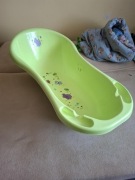 Wanienka dziecięca 84 cm z korkiem limonka Hippo